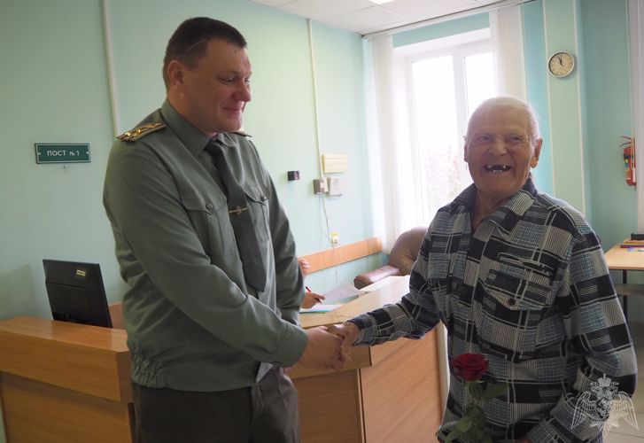 В День пожилого человека белгородские росгвардейцы встретились с ветеранами войн 