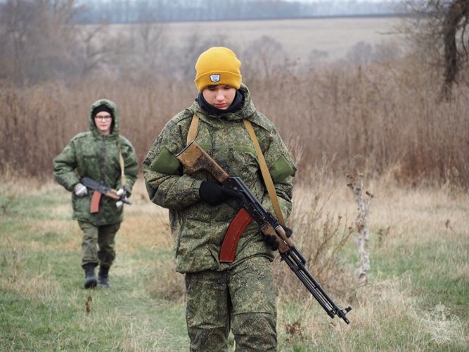 В Белгороде сотрудники ОМОН Росгвардии организовали марш-бросок памяти Е.Ф. Комаровского для допризывной молодежи