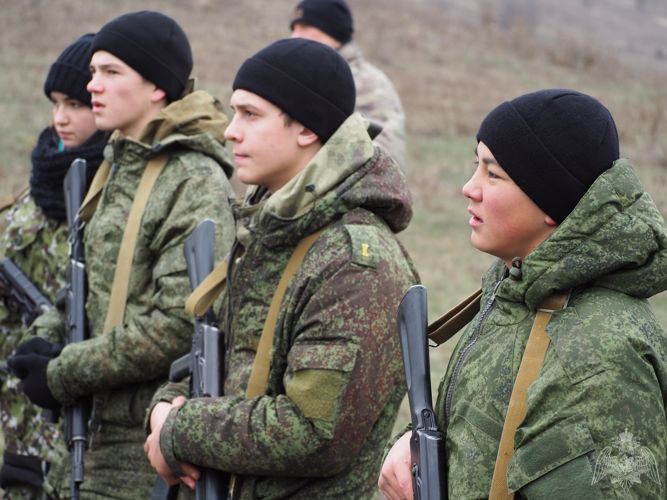 В Белгороде сотрудники ОМОН Росгвардии организовали марш-бросок памяти Е.Ф. Комаровского для допризывной молодежи