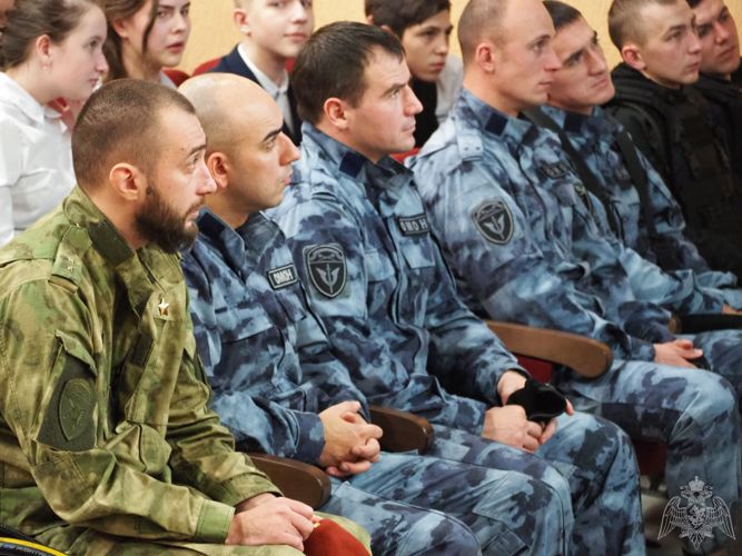 В Белгороде руководство Росгвардии приняло участие в литературно-музыкальном вечере «Чествуем Героев сегодня – гордимся Вами всегда»