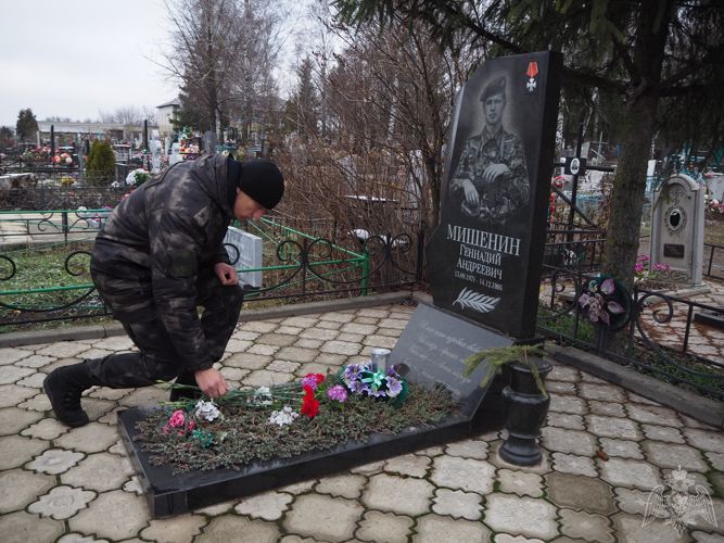 Белгородские росгвардейцы почтили память боевого товарища, погибшего при исполнении служебного долга