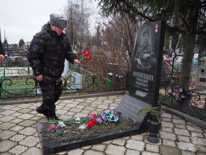 Белгородские росгвардейцы почтили память боевого товарища, погибшего при исполнении служебного долга