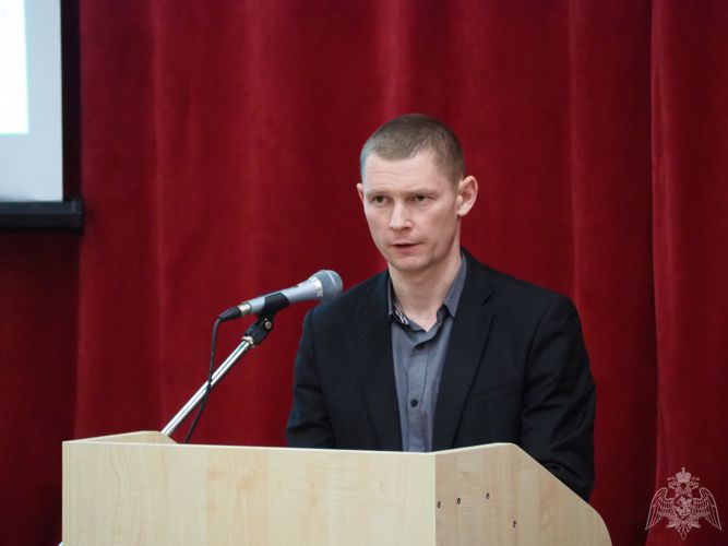 Форум «Безопасный Новый год»  с учащимися подшефной школы провели белгородские росгвардейцы 