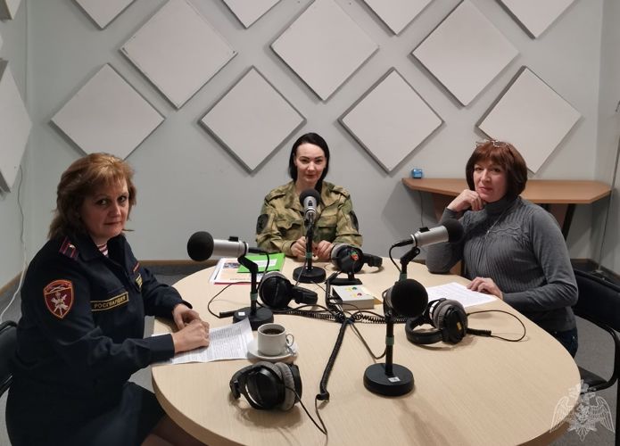 Очередной выпуск радио рубрики «Росгвардия. Актуально» на радио Россия-Белгород посвятили Международному женскому дню