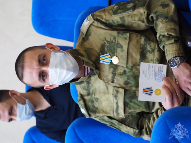 Белгородского росгвардейца наградили ведомственной медалью МЧС - «За спасение погибающих на водах»