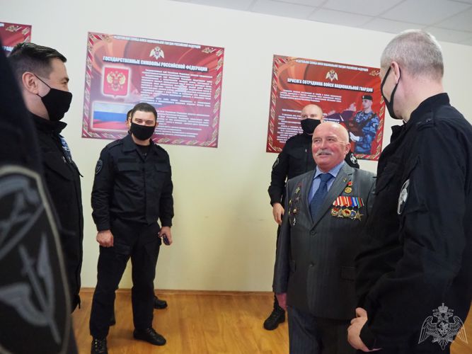 Белгородские росгвардейцы встретились с ветераном внутренних войск - участником боевых действий в Афганистане