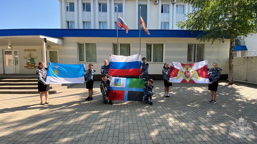 Белгородские омоновцы провели патриотическое мероприятие посвященное Дню Государственного флага России