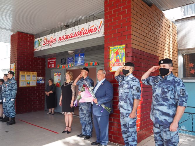 Белгородские росгвардейцы поздравили подшефных кадет с Днём знаний