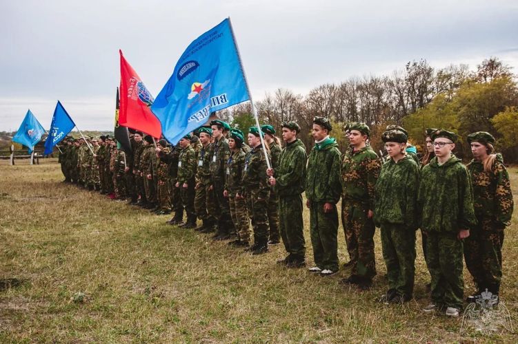 В Белгородской области состоялся полевой выход военно-патриотических клубов, посвященный Дню СОБР и ОМОН Росгвардии