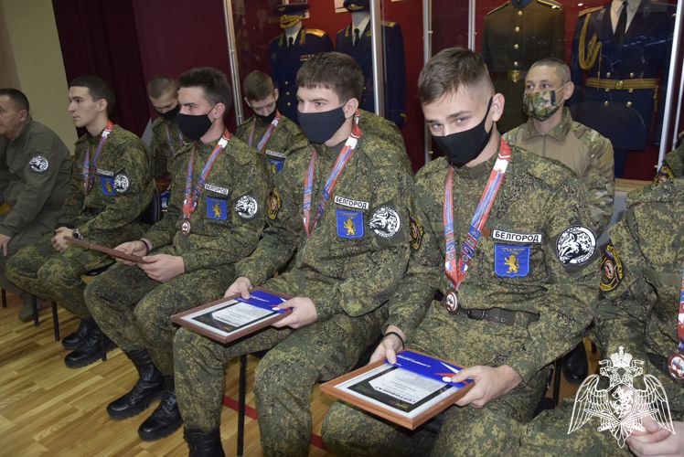 Белгородские росгвардейцы поздравили подшефную команду призёров военно-патриотических игр Союза городов воинской славы