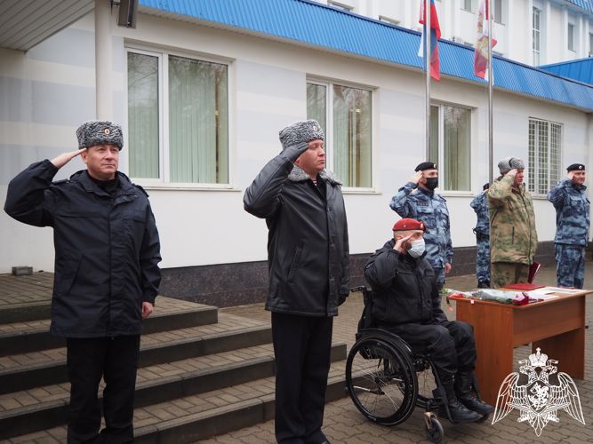 Белгородские росгвардейцы поздравили с Днём Героев Отечества Героя России Вячеслава Воробьёва
