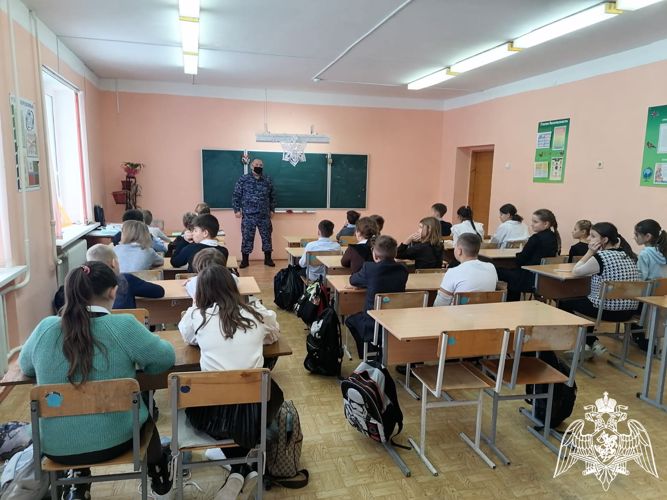 Росгвардейцы провели «урок мужества» с белгородскими школьниками, посвященный выводу советских войск из Афганистана
