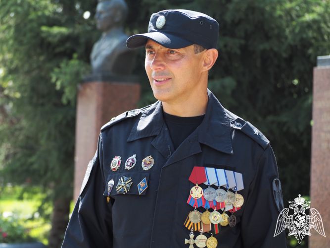 Ветеран СОБР «Белогор» Управления Росгвардии по Белгородской области майор полиции в отставке Вадим Тарасенко стал гостем радио "России Белгород"