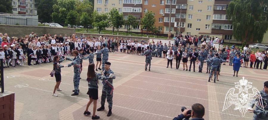 Последние звонки прозвучали для кадетских классов Росгвардии в Белгороде