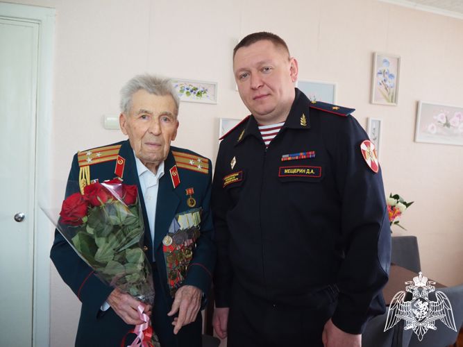 В предверии Дня Победы белгородские Росвардейцы  провели  акцию «Парад идёт к ветерану»