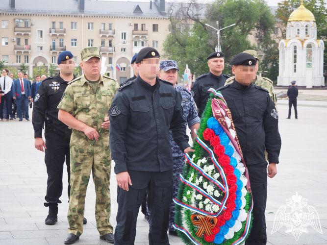 Руководство Управления Росгвардии по Белгородской области приняло участие в памятных мероприятиях, приуроченных  ко  Дню памяти и скорби