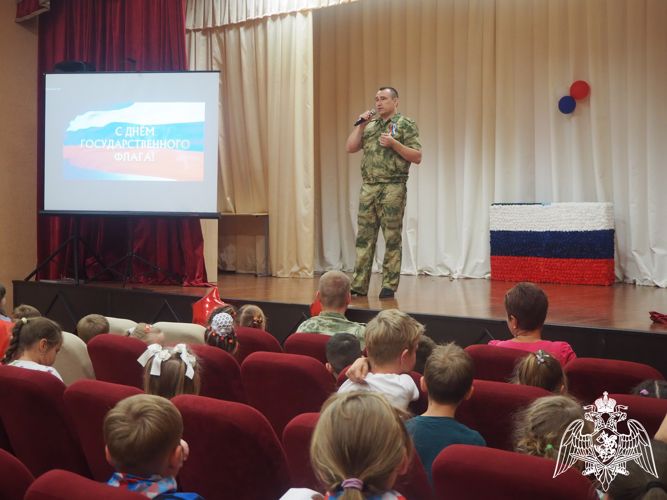 Белгородские росгардейцы присоединились к патриотической акции «С флагом на сердце»