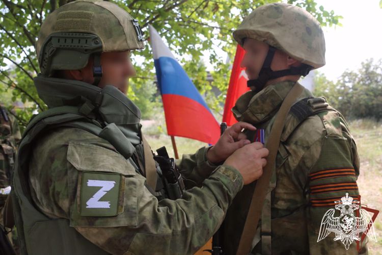 Росгвардейцам вручили госнаграды на передовой