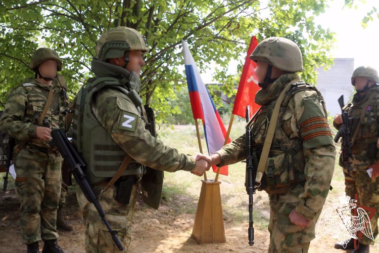 Росгвардейцам вручили госнаграды на передовой