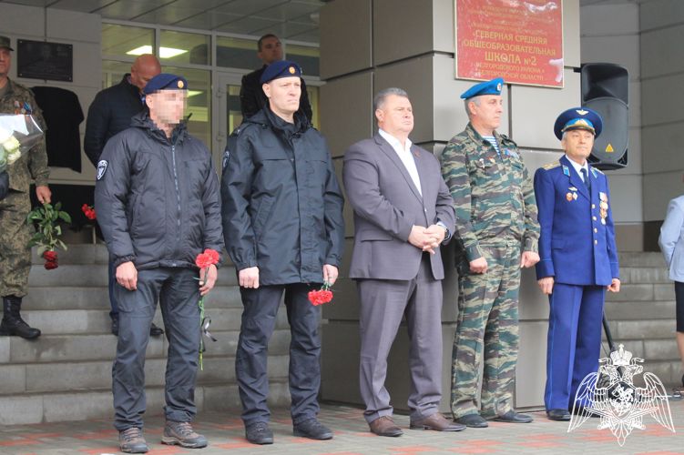 Белгородские росгвардейцы приняли участие в Дне Героев подшефной школы