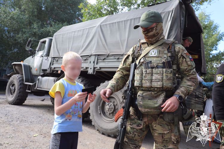 Росгвардейцы доставили в ЛНР груз гуманитарной помощи из Курска и Алтайского края (видео)