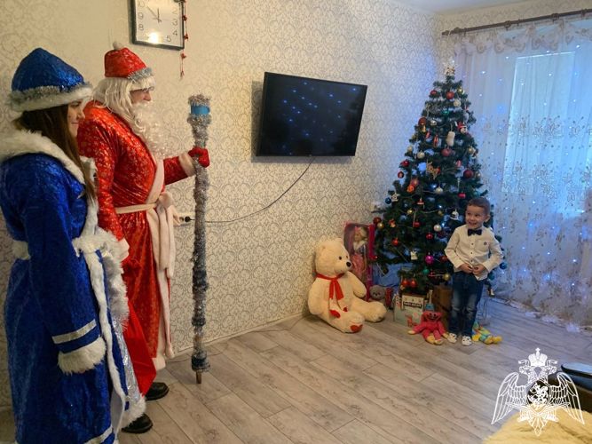 Сотрудники вневедомственной охраны присоединились ко Всероссийской ведомственной акции «Дед Мороз специального назначения» в Белгороде