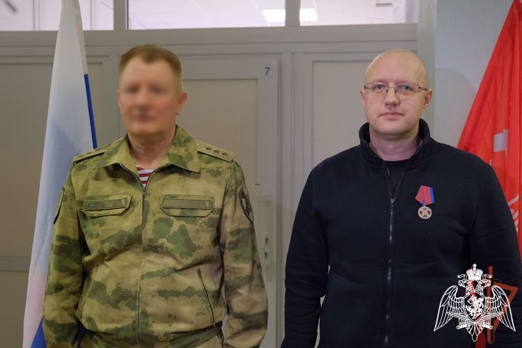 Командующий группировкой Росгвардии вручил награды белгородским журналистам, освещающим ход специальной военной операции