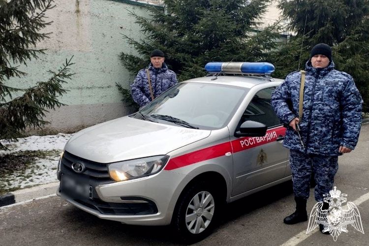 В Белгородской области сотрудники вневедомственной охраны задержали двух подозреваемых в совершении кражи