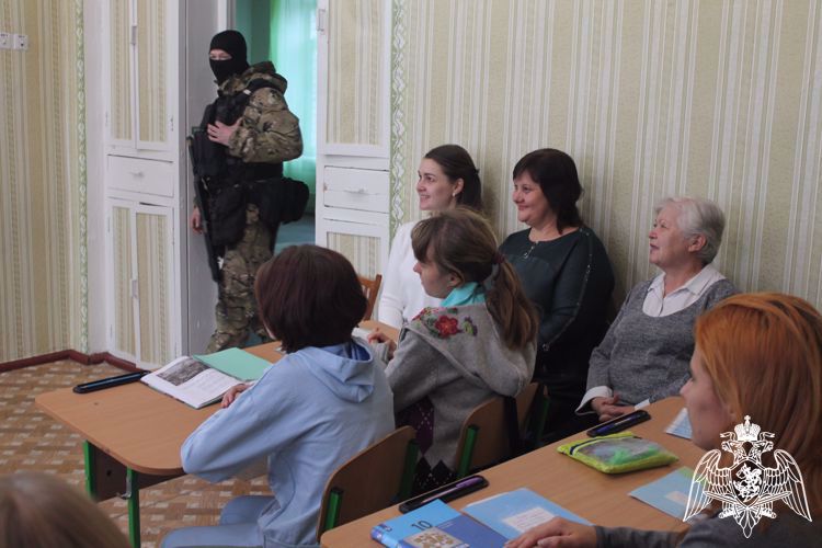 Росгвардейцы доставили в ЛНР новую партию книг из Белгородской области
