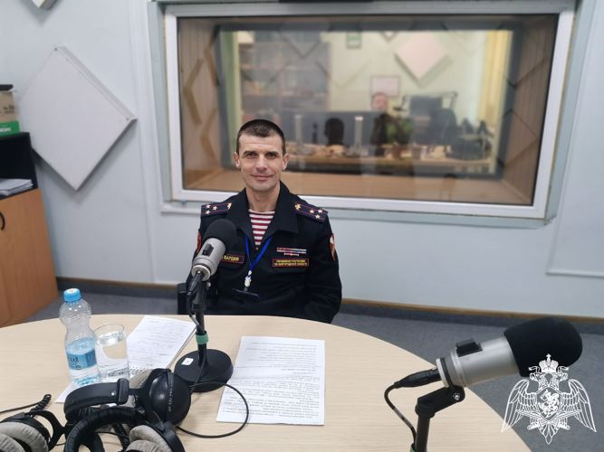 Заместитель начальника Управления Росгвардии по Белгородской области полковник полиции Алексей Арбузов стал гостем эфира радио «России-Белгород» в преддверии Дня защитника Отечества
