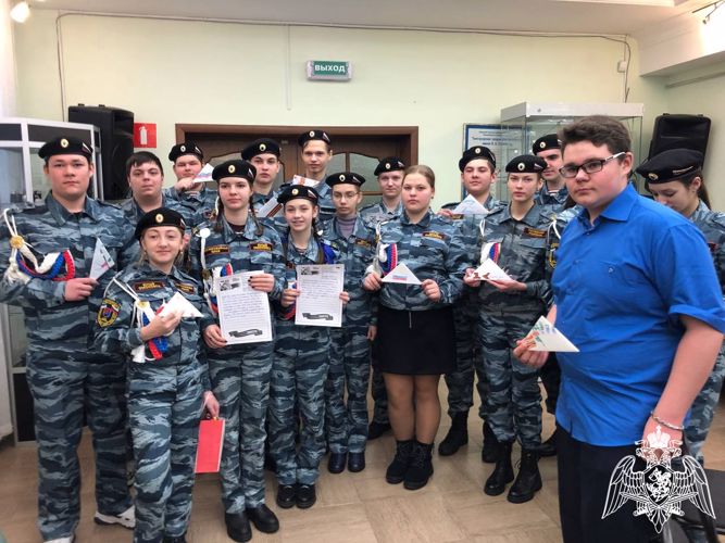 В преддверии Дня защитника Отечества подшефные учащиеся кадетского класса Росгвардии встретились с ветераном ОМОН «Острог»