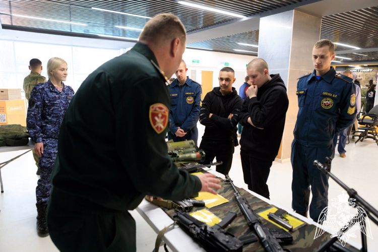 Белгородские росгвардейцы приняли участие в демонстрации военной техники, приуроченной ко Дню защитника Отечества