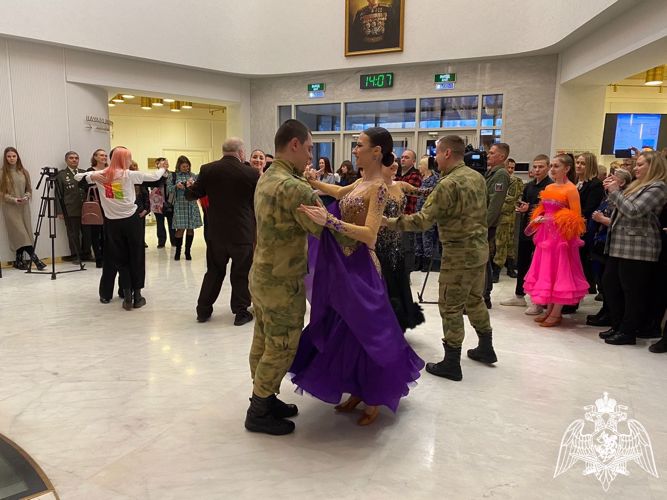 Белгородские росгвардейцы поддержали Всероссийскую акцию «Случайный вальс»