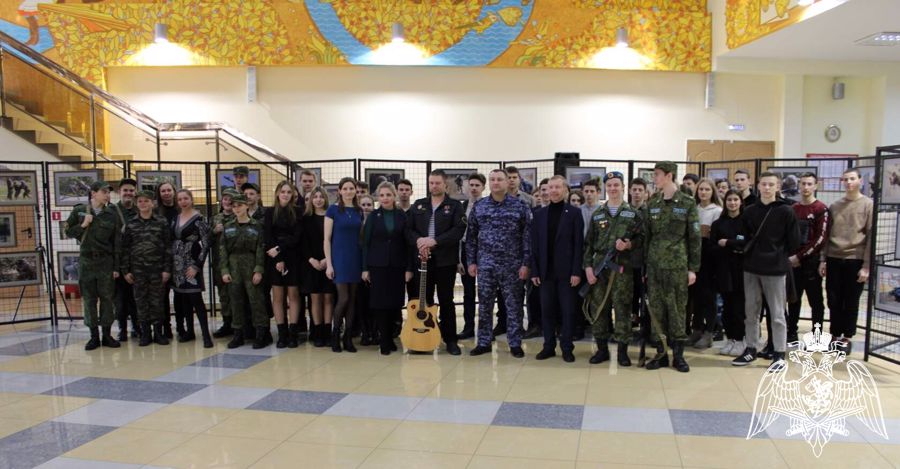 В преддверии Дня защитника Отечества белгородцам представили фотовыставку «Росгвардия.  Хранители спокойствия»