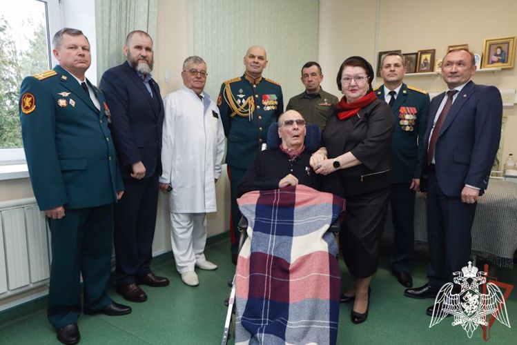 Генерал-полковник Олег Плохой поздравил с Днем войск национальной гвардии Героя России генерал-полковника Анатолия Романова