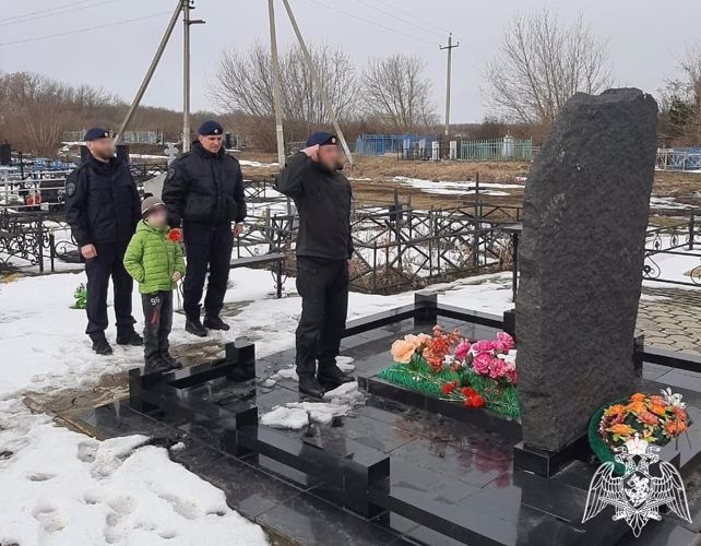 Офицеры СОБР «Белогор» почтили память боевого товарища