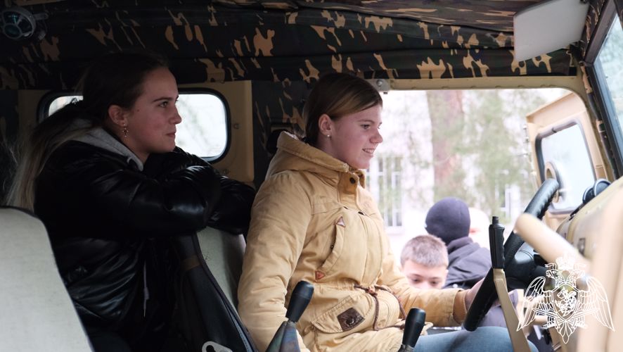СОБР «Белогор» провел урок мужества для белгородских школьников