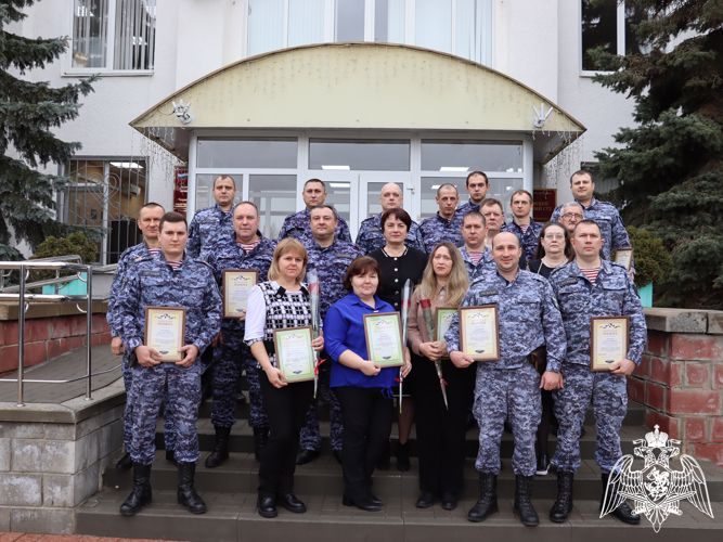 Администрация Чернянского района поздравила сотрудников вневедомственной охраны с Днем Росгвардии