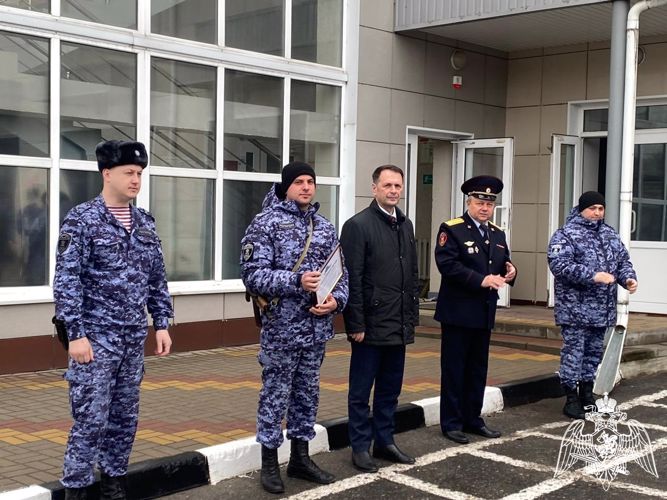   Представители Администрации г. Белгорода поздравили сотрудников вневедомственной охраны с Днем Росгвардии