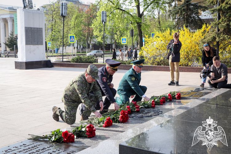Начальник регионального управления Росгвардии генерал-майор полиции Дмитрий Мещерин принял участие в памятных мероприятиях, посвященных годовщине присвоения Белгороду звания «Город воинской славы»