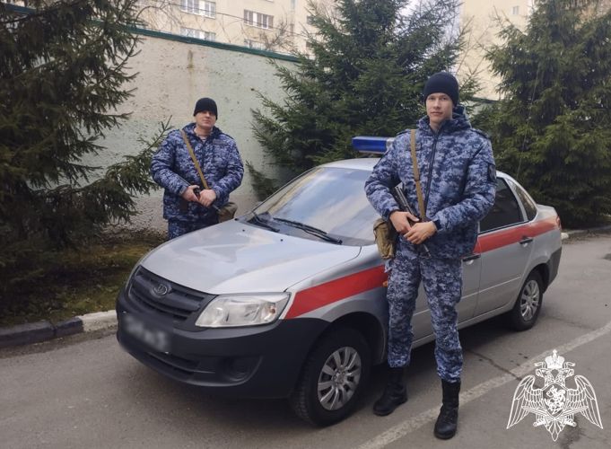 В г. Старый Оскол сотрудники вневедомственной охраны Росгвардии задержали подозреваемого в совершении кражи
