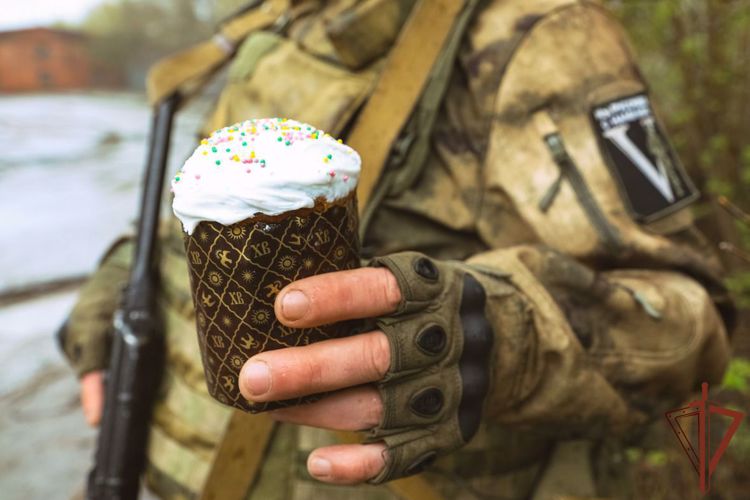 В ЛНР освятили тысячи пасхальных куличей для росгвардейцев