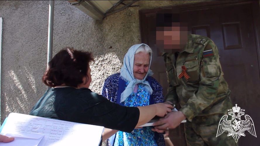 Росгвардейцы в канун Дня Победы навестили ветеранов Великой Отечественной войны в Херсонской области (Видео)