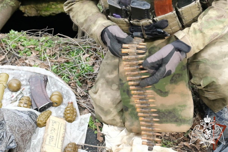 Большое количество оружия и боеприпасов националистов изъяли росгвардейцы при выполнении задач в ДНР