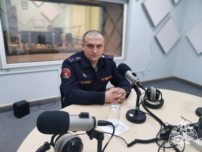 Представитель вневедомственной охраны рассказал  слушателям радио «России-Белгород» об оснащении автотранспорта кнопками тревожной сигнализации Росгвардии