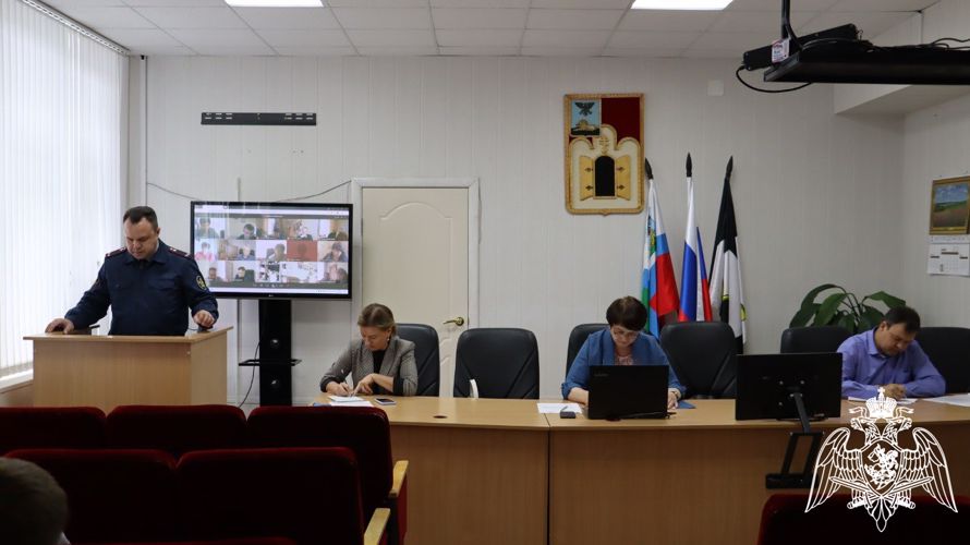 Представители Росгвардии приняли участие в заседании районной межведомственной комиссии по профилактике правонарушений в Чернянском районе