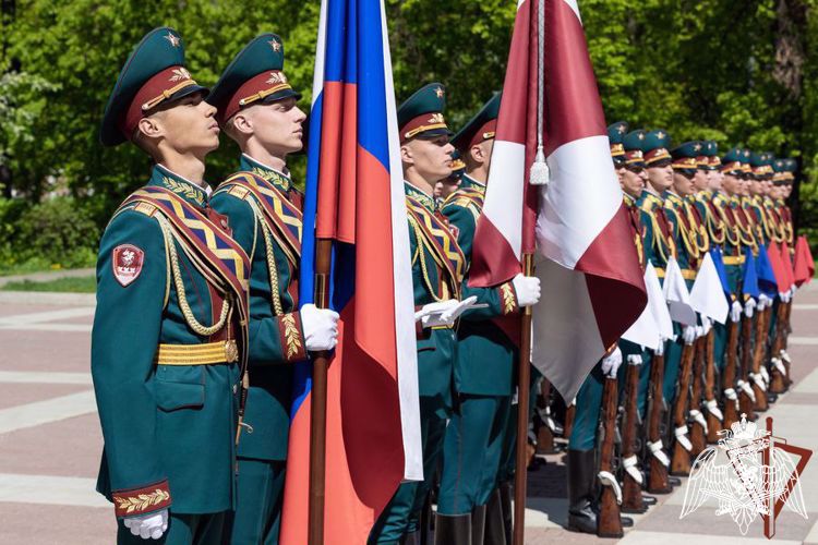 В преддверии Дня Победы генерал армии Виктор Золотов поздравил ветеранов Великой Отечественной войны (видео)
