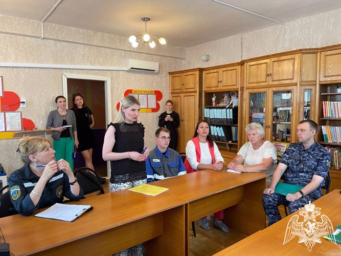 Росгвардейцы проверяют готовность образовательных учреждений Белгородской области к новому учебному году