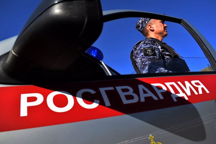 В Белгородской области росгвардейцы  задержали  подозреваемого в совершении кражи из автомобиля