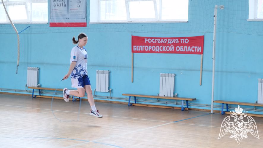 В преддверии Дня физкультурника росгвардейцы провели спортивную эстафету для белгородских школьников